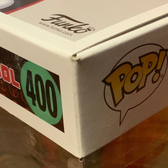 Funko POP! Deadpool #400 With candy canes - Picture 3 of 9